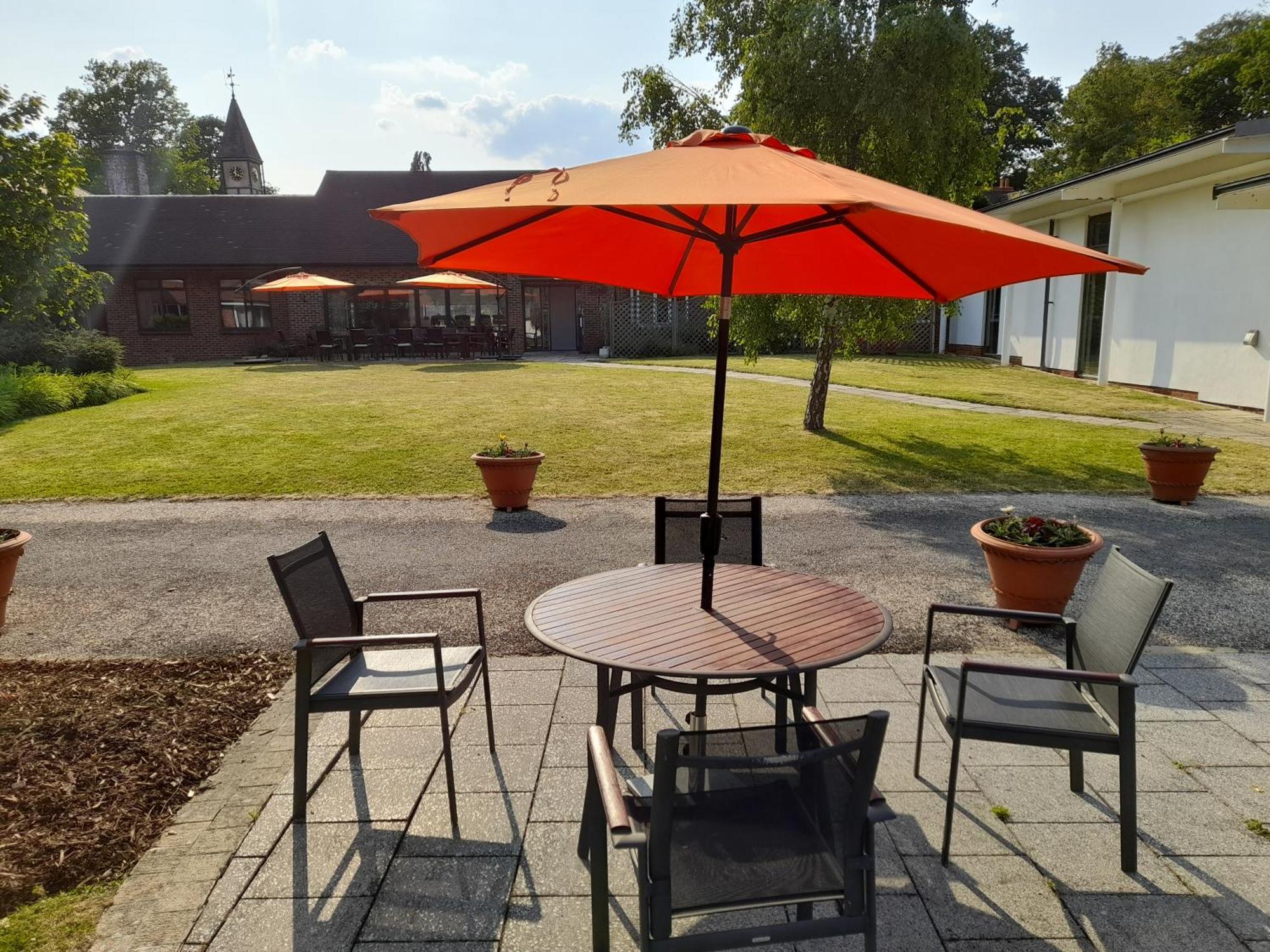 Hotel Roffey Park Venue Horsham Exterior foto